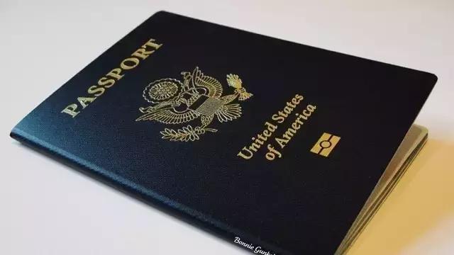 没钱装逼，她用假包换了100万......