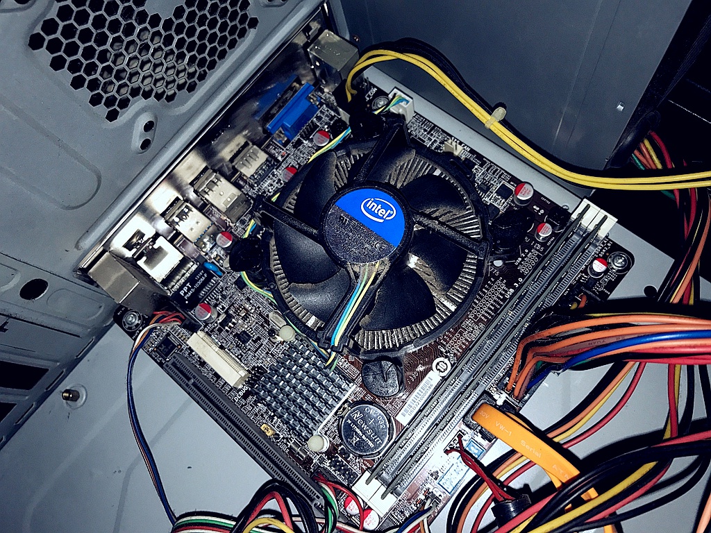 intel90年代,intel是电脑老牌子吗