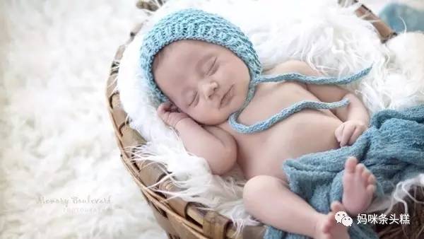 新生宝宝惊跳、抓耳挠脸、蜕皮，状况百出新手妈妈必备心理手册