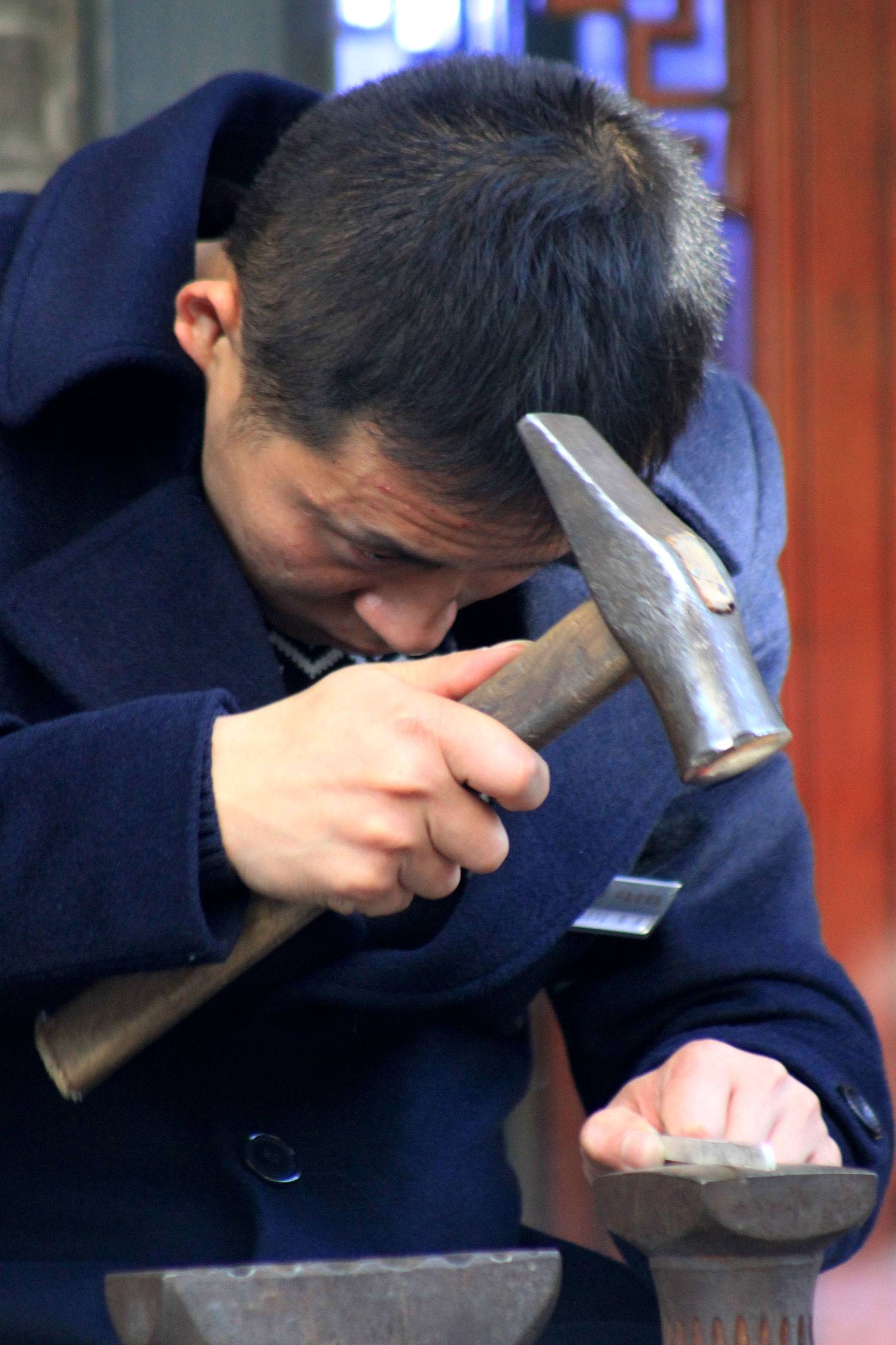 纯银手工打磨视频,手工打磨银品全过程