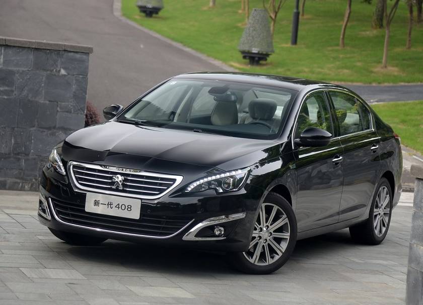 标致408和雷凌双擎哪个好,卡罗拉双擎和标致408选哪款