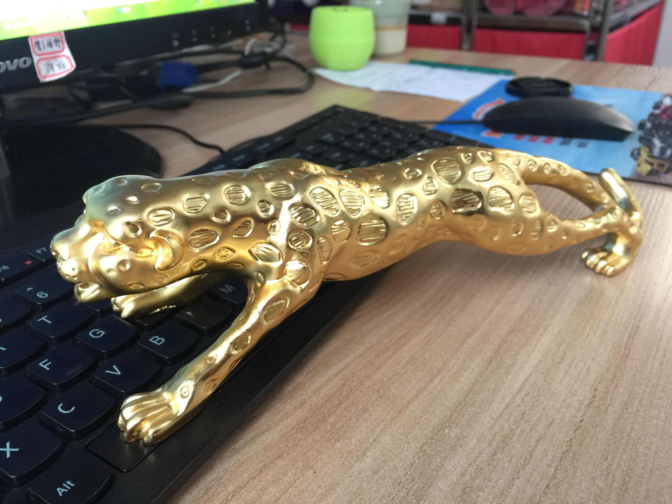 大众cc对比,18君威和18cc哪个更值得买