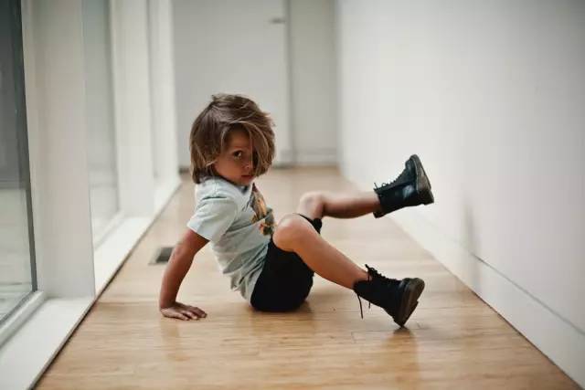 防滑耐磨又保暖的马丁靴推荐,马丁靴的酷炫帅气百搭的时尚单品