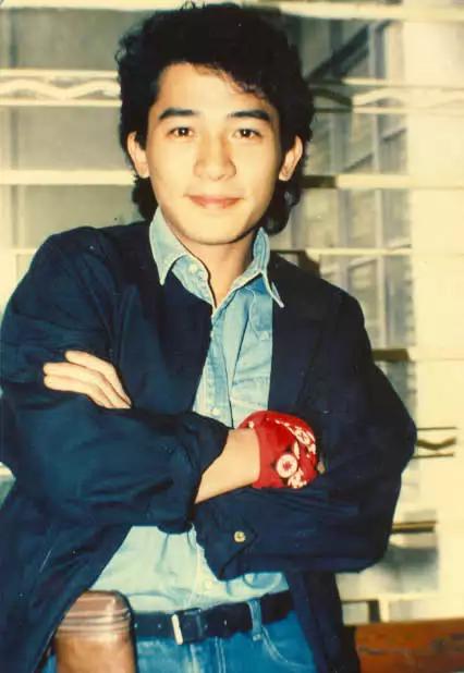 天生桃花眼！前有梁朝伟后有王俊凯，最绝是杨洋对猪的深情凝视~