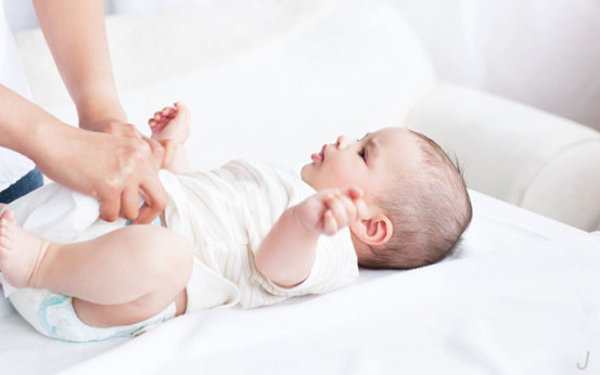 新生儿脐带还没掉怎么护理,新生儿脐带还没有完全脱落怎么办