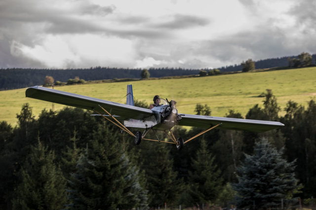 15岁考飞行员条件,15岁考驾照年龄限制