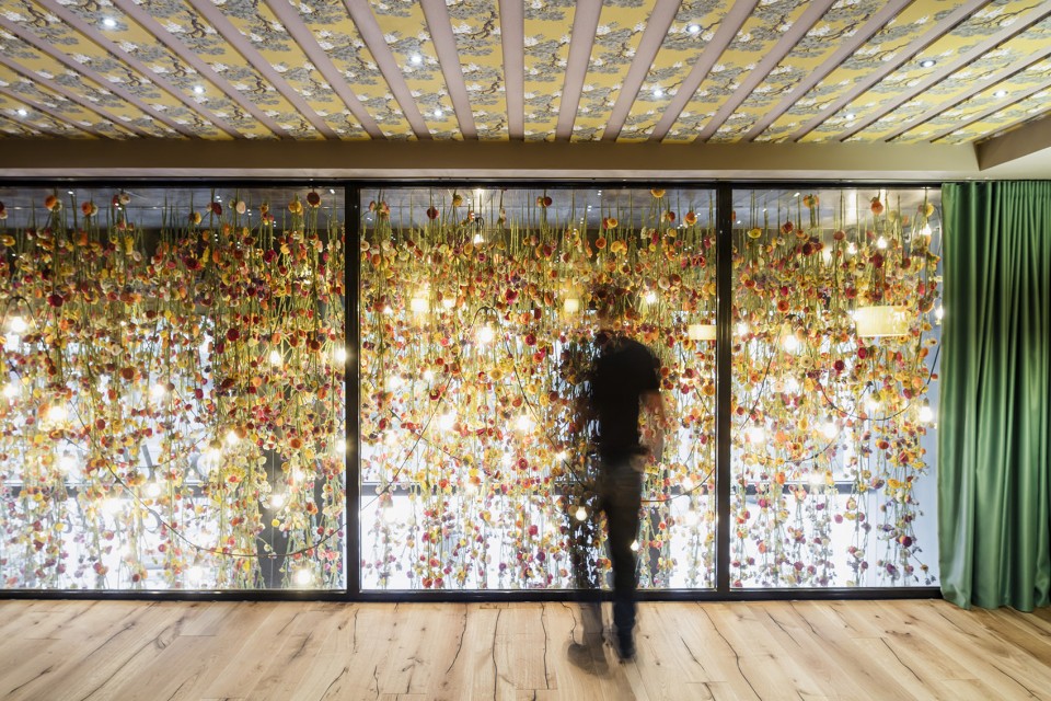 “家以外的家”繁花似锦–巴塞罗那花园餐厅