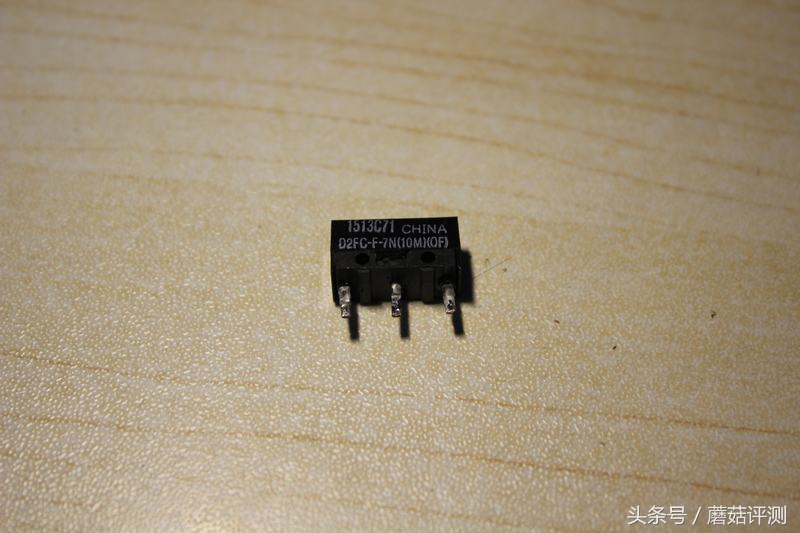 雷蛇帝王蟒微动鼠标更换,雷蛇蝰蛇鼠标更换微动视频