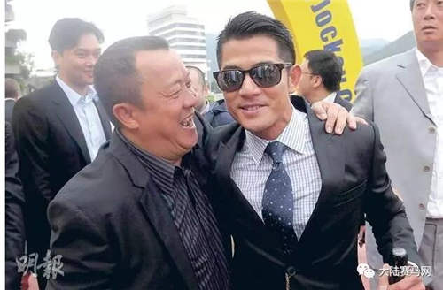 人不行，赛马上！甄子丹和洪金宝的赛马“真刀实枪”PK了一把！