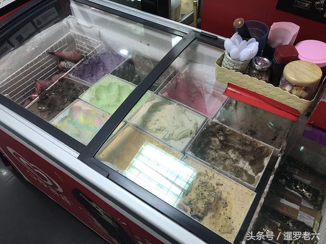 泰超冠军蒙通联的咖啡店来一杯“冰可可”,味道一般,杯子不错!