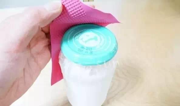 橡胶手套破了个洞用什么胶水补,橡胶手套破了拿什么来补