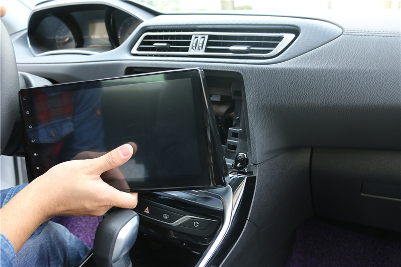 标致308改畅影10.2寸横屏机，2017就这么任性