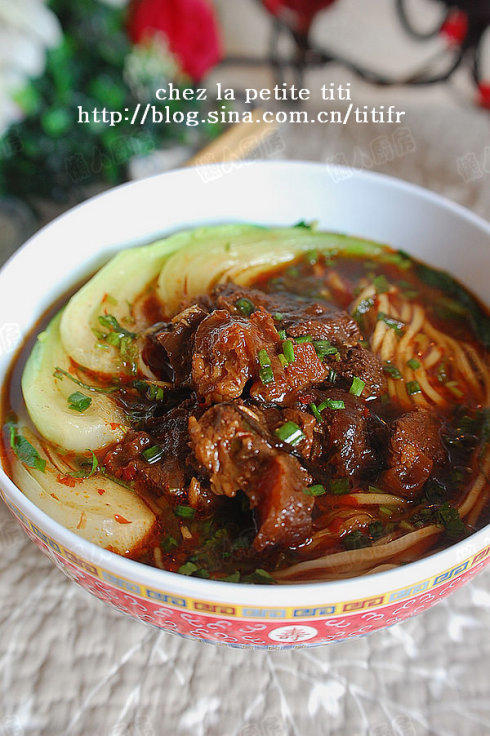 如何制作好吃的牛腩面,四川正宗红烧牛腩面做法