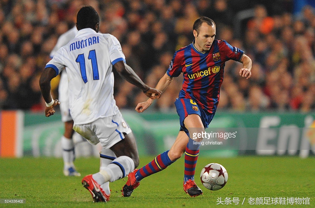 足球鞋阿迪和耐克谁更强,足球鞋耐克暗杀系列