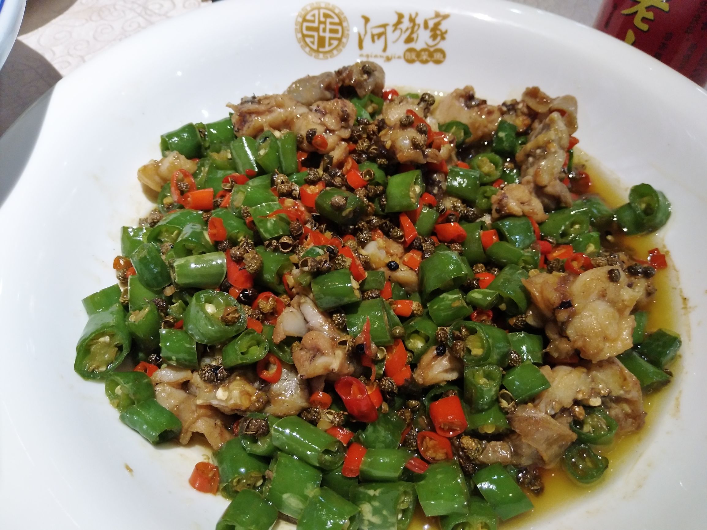 vivox9plus星空灰和黑色哪个好,vivox9星空灰跟金色尺寸一样