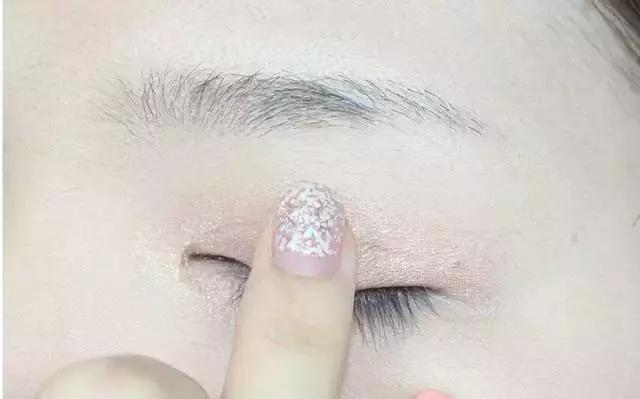 美妆博主在韩国美容手法全程教程,看美妆博主视频怎么才能学会