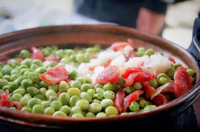 田螺姑娘在水里,水缸里的田螺姑娘