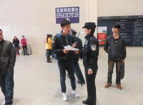 高铁出票高峰期,高铁提醒提前半小时前往检票口