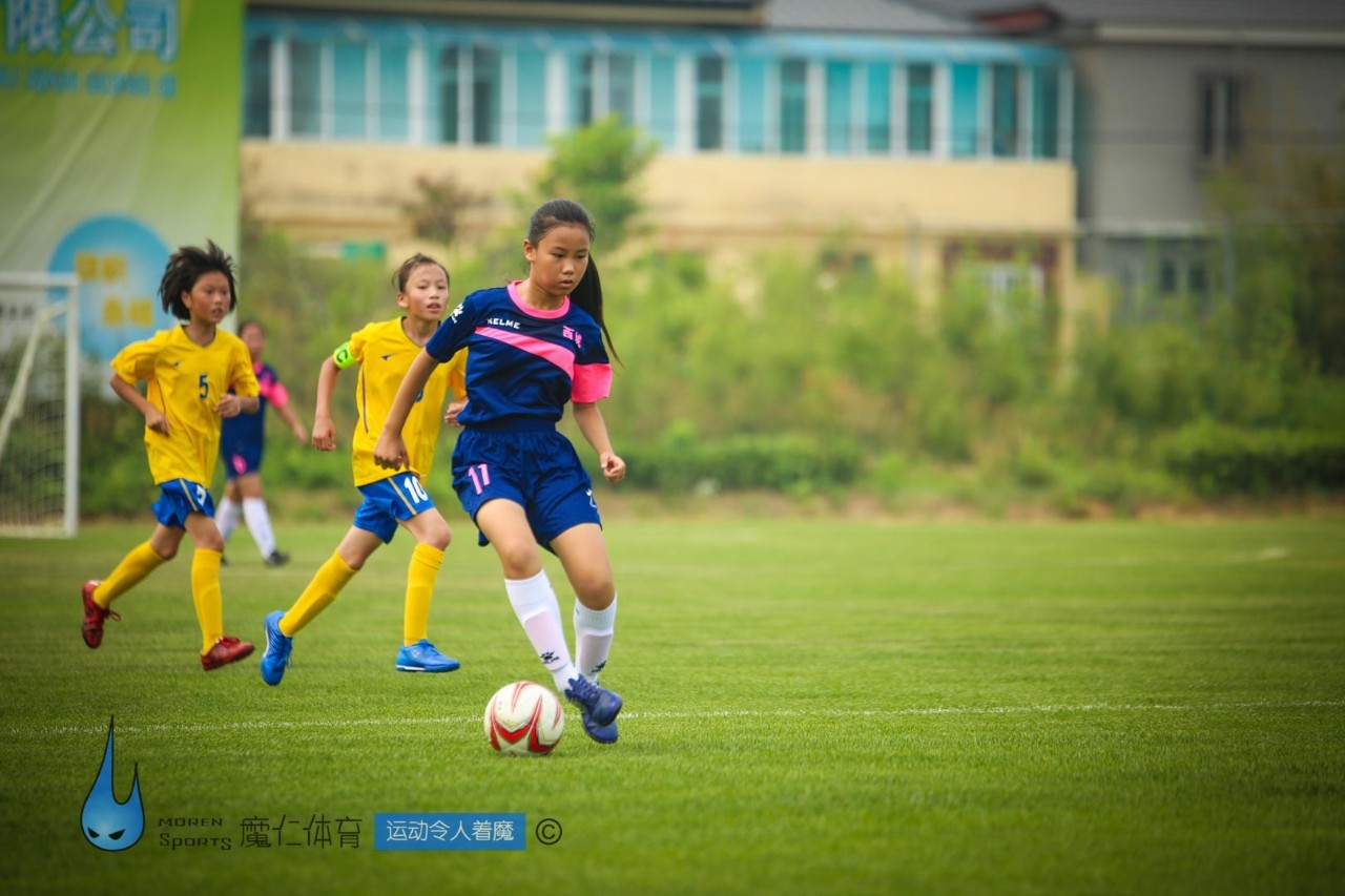 足球女孩反差转场,定格女生版