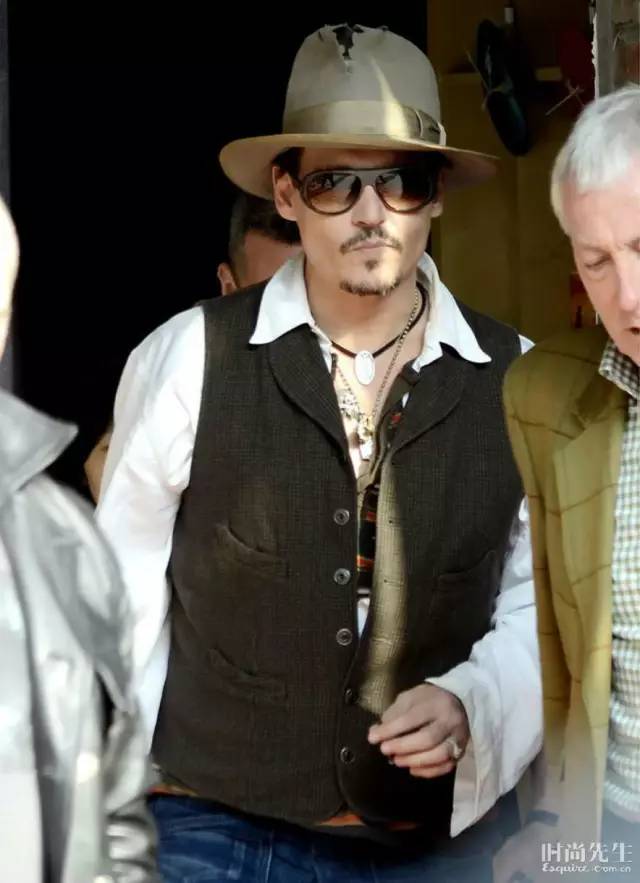 成套的西装怎么穿得好看,直筒版型西装如何选择