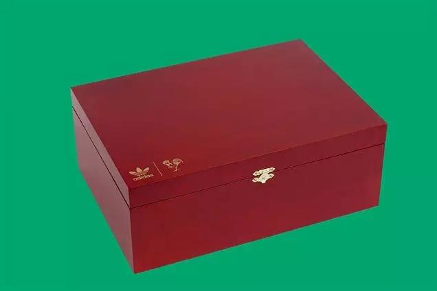 adidas麻将三叶草,adidas打一地名