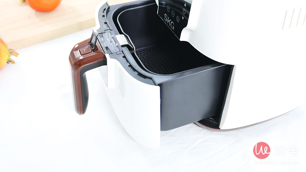 SKG4627空气炸锅评测：在家就能做出美味鸡翅！