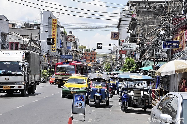 从曼谷奢华商圈到最大贫民窟,泰国曼谷贫民窟
