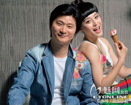 范冰冰父女同台春晚 (范冰冰和爸爸同台献唱现场)