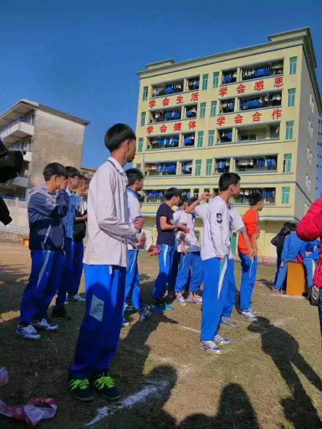 致所有在石滩读过书的同学,回去再看母校一眼吧!