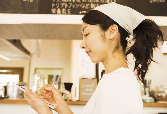 出国留学怎么花最少的钱,留学靠什么赚钱