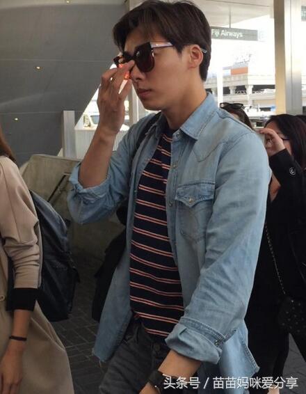 李小璐最新自拍照片,李小璐晒自拍美照镜头电眼妆容