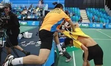 羽毛球的红黄牌,羽毛球黑贴