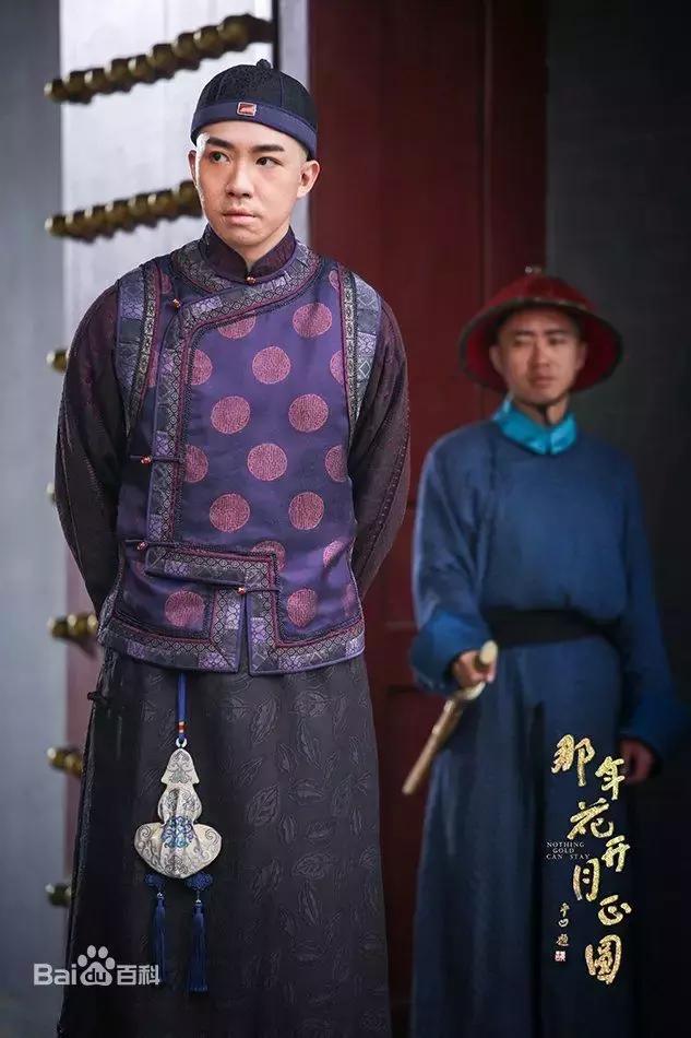 烧伤事件双方粉丝互撕六年，他们承受无尽痛苦，却总是被揭旧伤疤