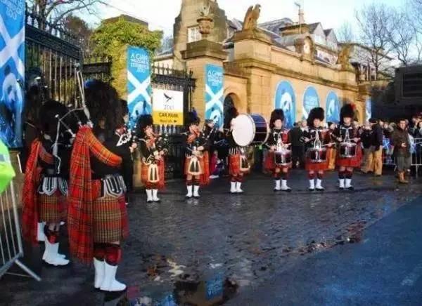 为求得一只熊猫的抚养权，英美荷法等国家连尊严都不要了