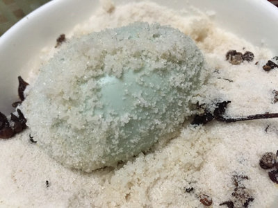 怎样才能腌出流油的咸鸭蛋,50个鸭蛋腌需要放多少盐多少泥巴