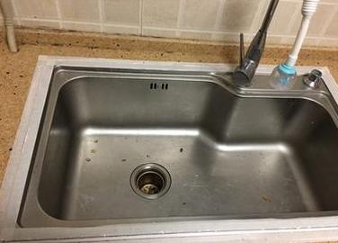 厨房水槽发霉用美缝剂还是玻璃胶,厨房水槽打的胶发霉