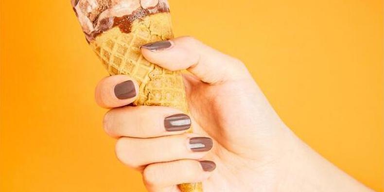 美甲和自己涂指甲油有什么区别,美甲小白也能学会的显白美甲教程