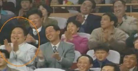 他曾经多次登上央视春晚的舞台,他连续两年登上央视春晚