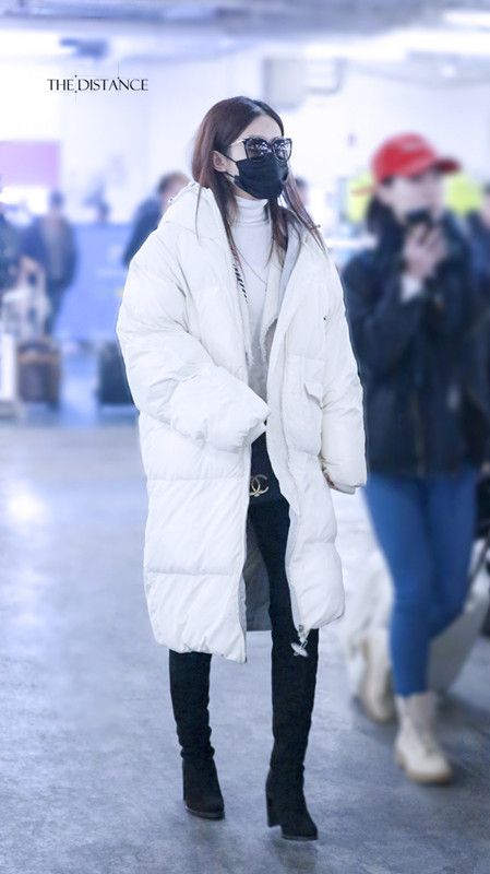 赵丽颖穿白色短款羽绒服,赵丽颖冬季穿羽绒服