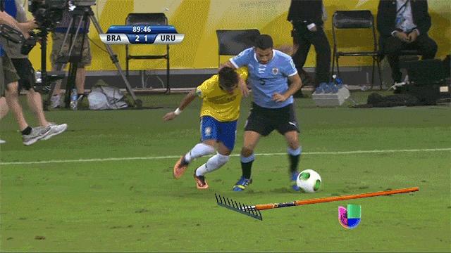 足球假摔演技爆表,足球场上演技派假摔高手