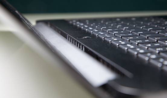 雷蛇灵刃razerbladepro,雷蛇买灵刃14还是灵刃15