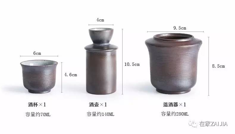 年夜饭香喷喷举起酒杯敬家人,年夜饭的碗和酒杯