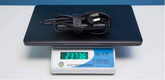 雷蛇灵刃razerbladepro,雷蛇买灵刃14还是灵刃15