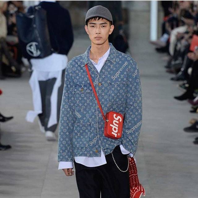 supreme和lv联名的世纪双肩包,supreme和lv联名红色手拿包