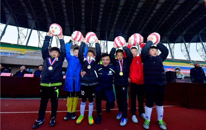 2017首届青少年足球公益冬令营落幕