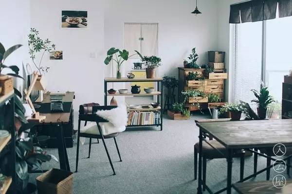 无底线提升千元出租屋品味，看90后美少年怎样活出无数人向往的样子……