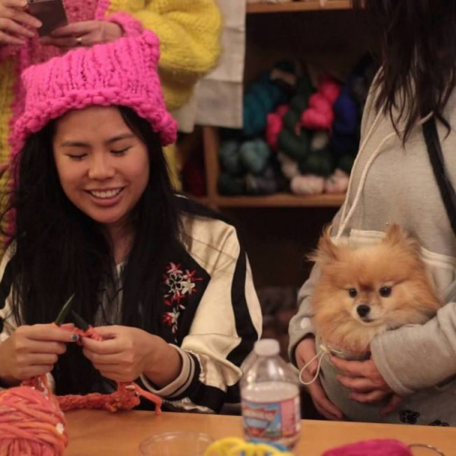 美华裔女子参与发明“粉色猫咪帽”竟成风潮