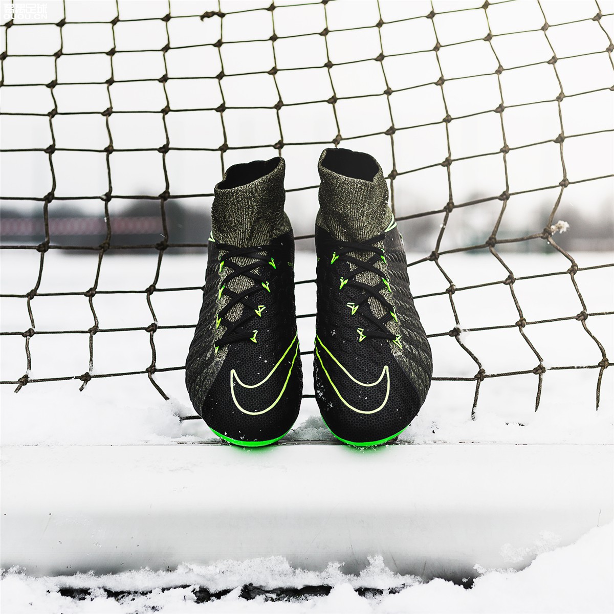 耐克发布毒锋IIITechCraft袋鼠皮版本足球鞋