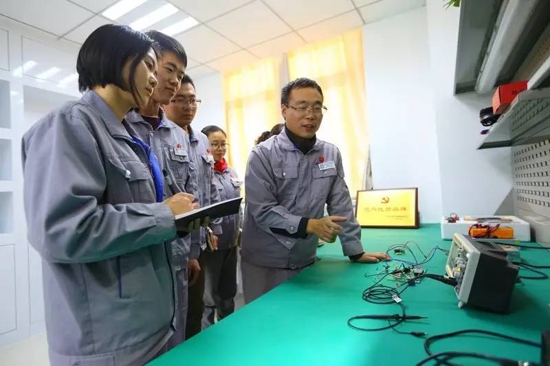 「寻找春运最美铁路人」清华毕业的,是吗?这个科长不简单!