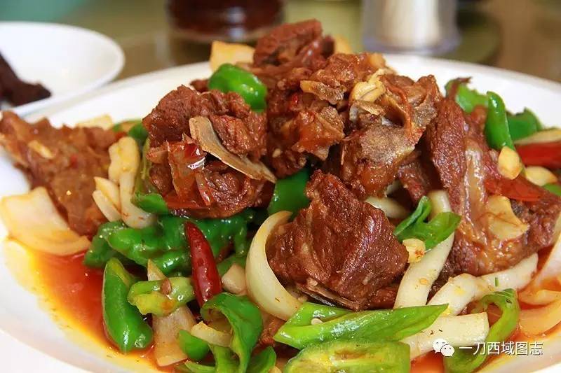 一张秘方引出的全羊盛宴：从彩云手抓肉到全羊宴